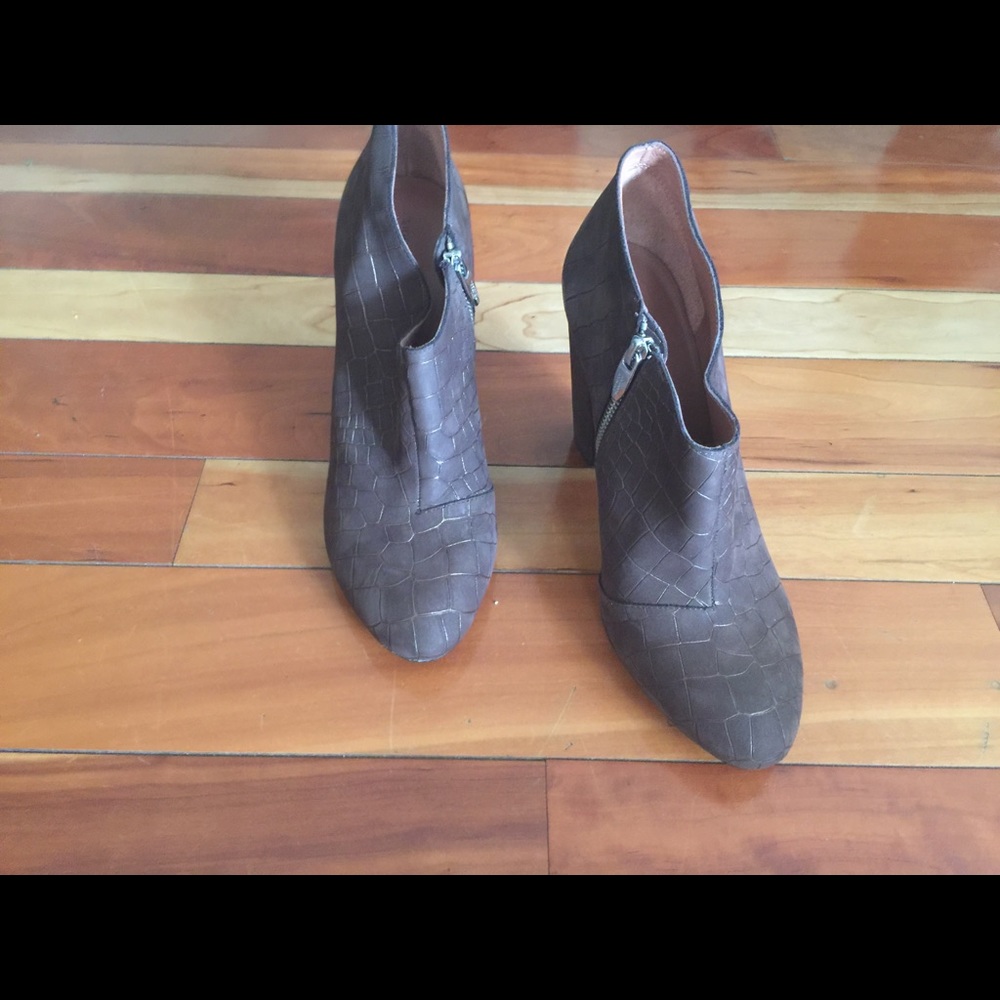 Women’s Sigerson Morrison Suede Taupe Bootie 10B